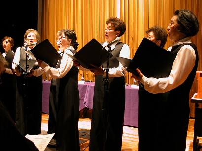 Alumnae of Nihongo Gakko singing at Festival of Japanese Culture