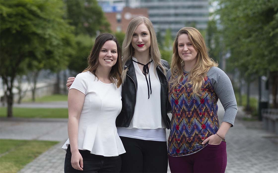 Tina Hernandez, '18, center, with two friends